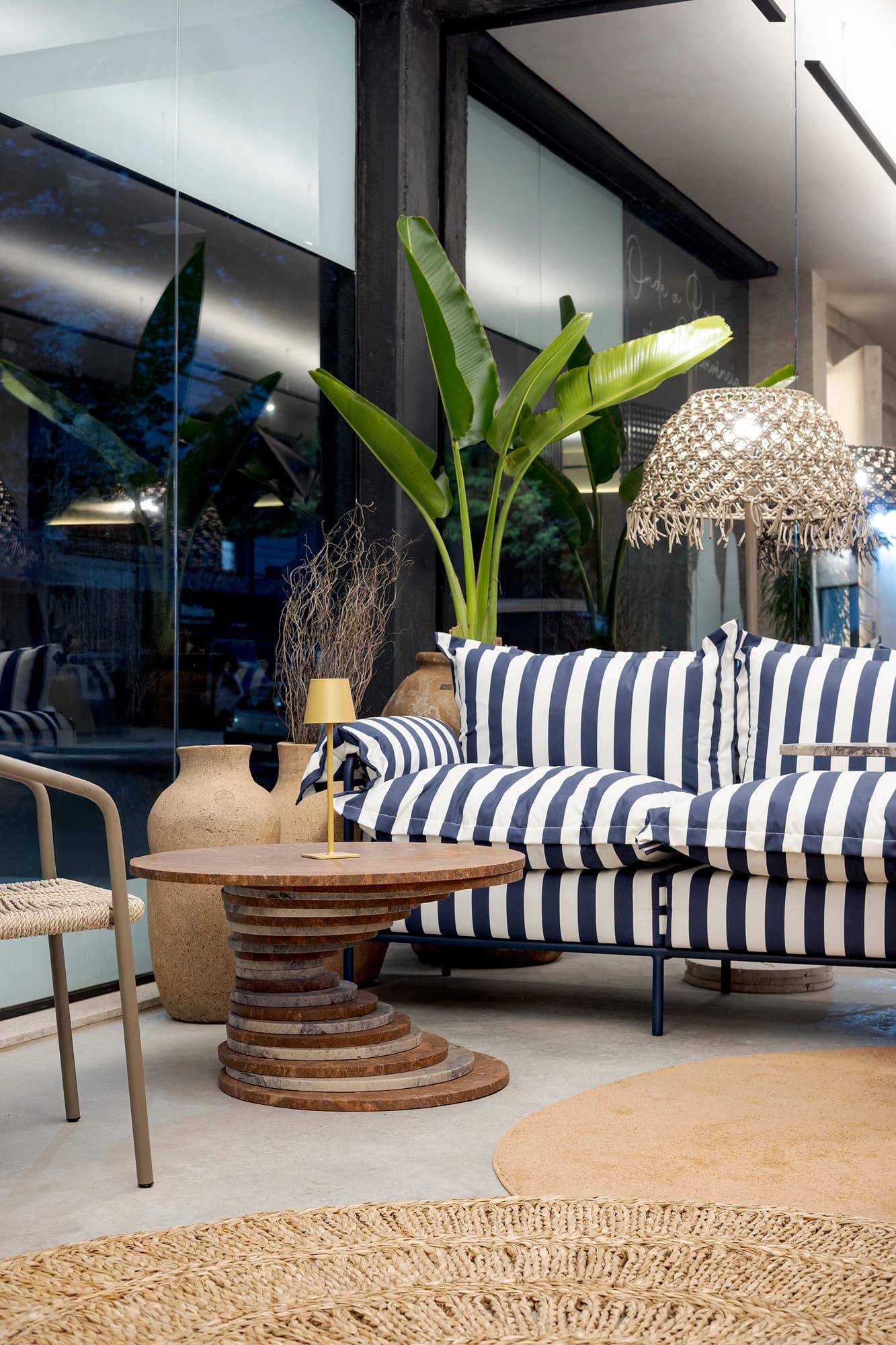 Peca autoral Brava — design em rochas ornamentais