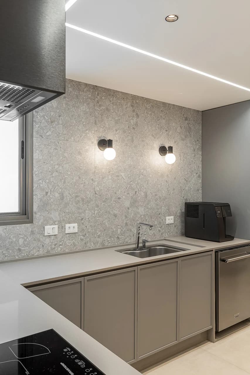 Apartamento AR — projeto residencial com pedras naturais, imagem 25 de 57