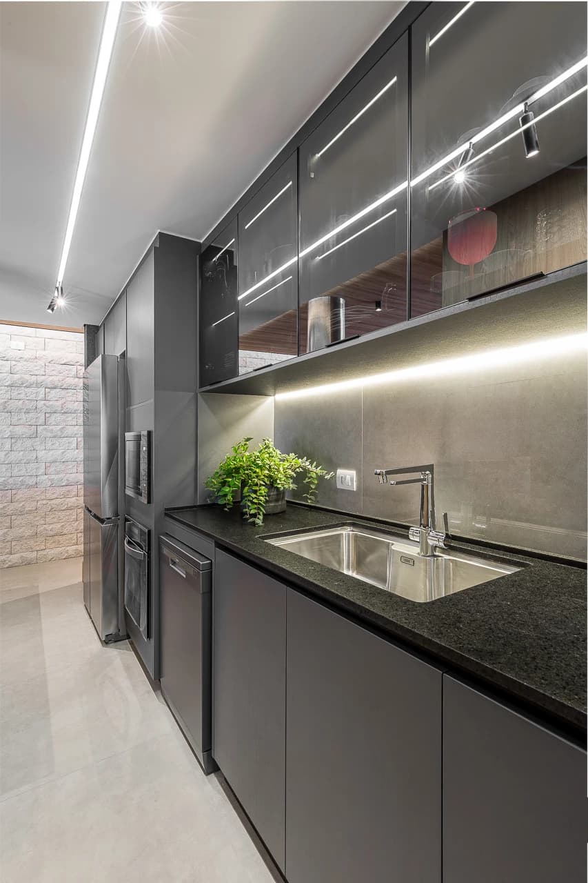 Apartamento RB — interior com Nero Michelangelo e Cristal de Quartzo, imagem 27 de 34